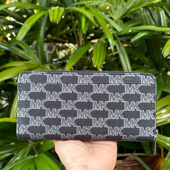 Michael Kors COOPER Large Tech Zip Around Wallet Jacquard MK Black Multi - Picture 1 of 11